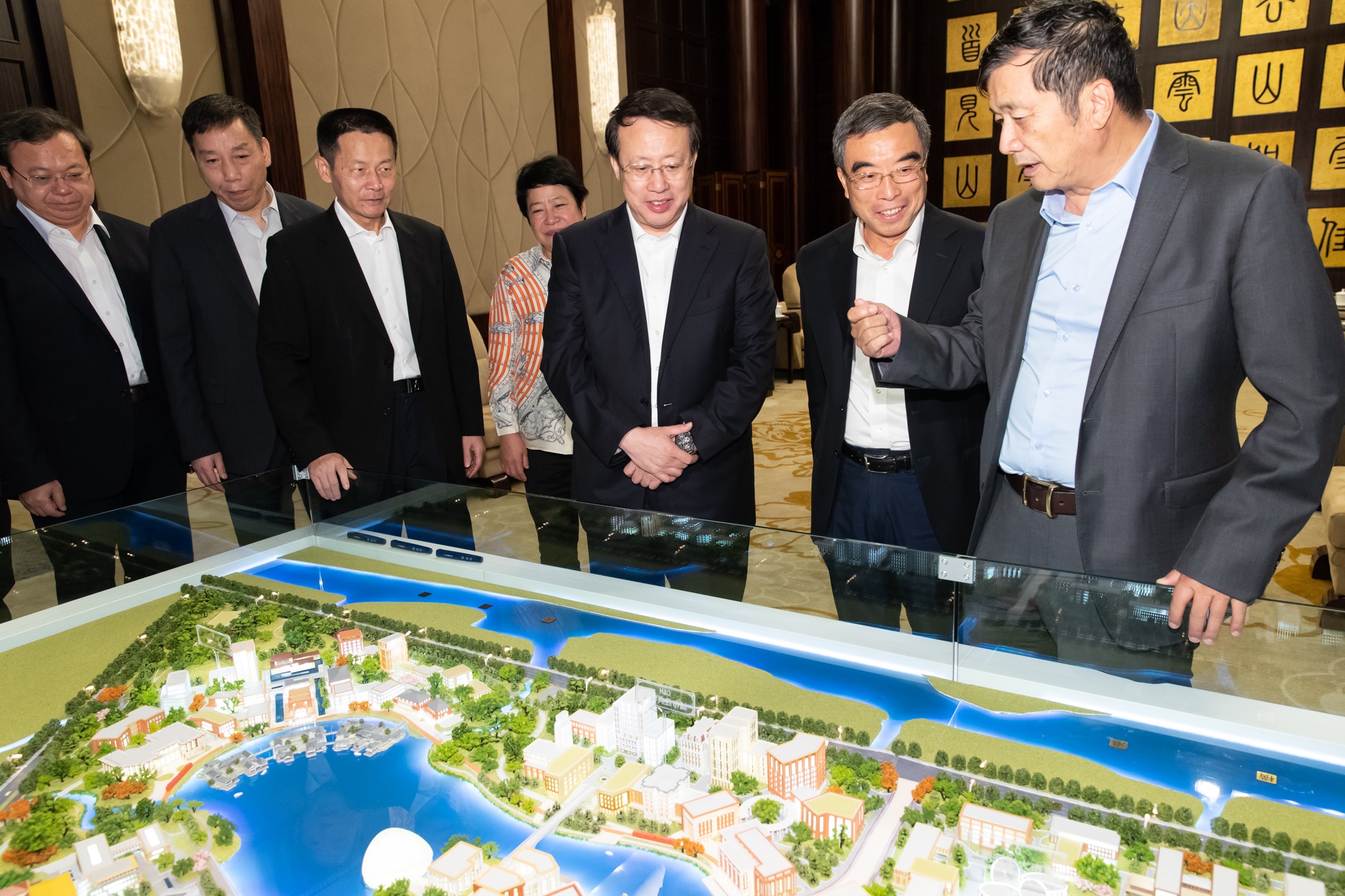 上海市政府与华为签约 华为青浦研发中心项目开工