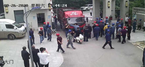 数十名冒充郑州一建员工强行进入龙湖熙岸小区