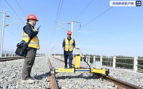 北斗三号全球卫星导航系统首次应用于高铁建设领域