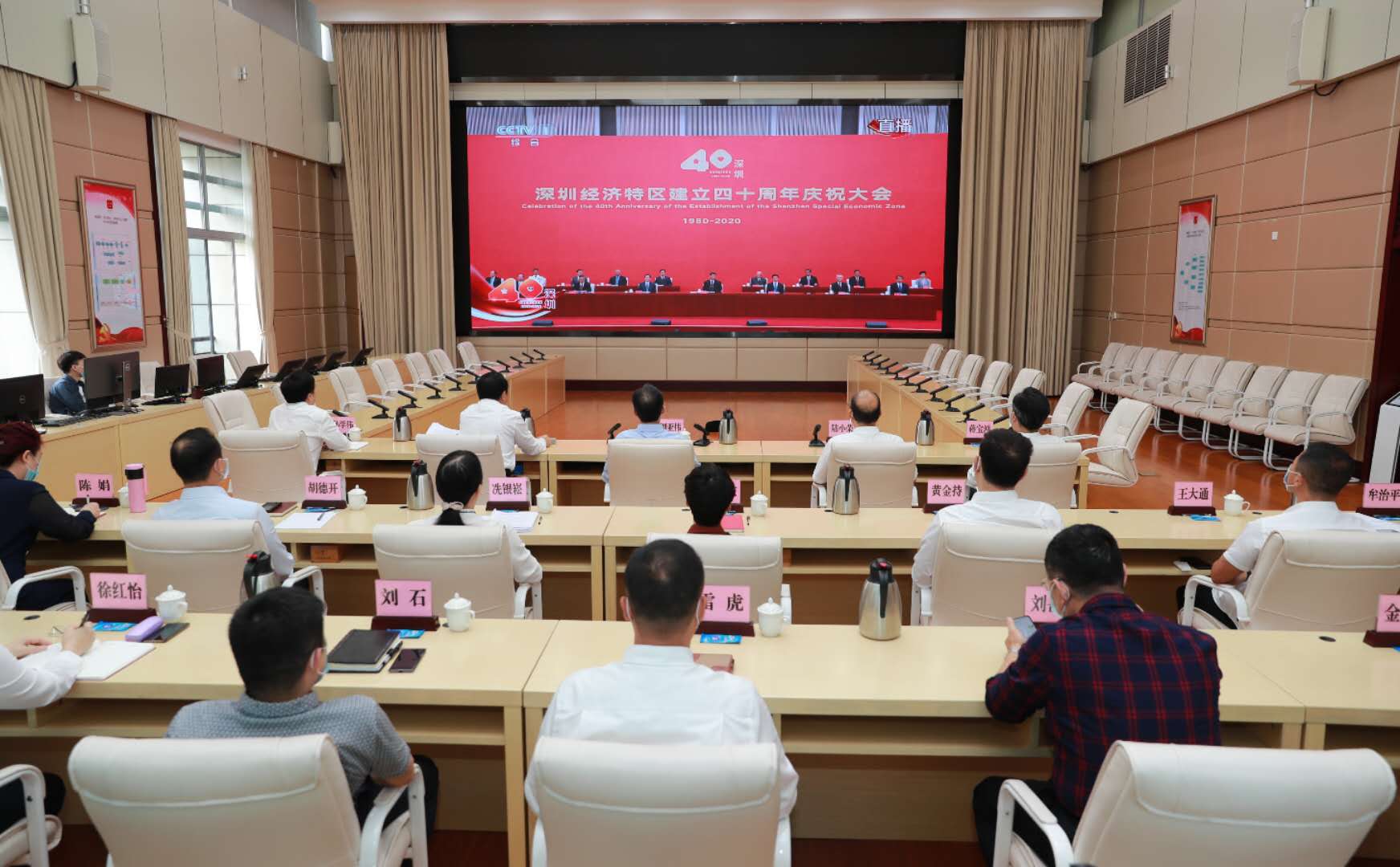 为党和国家续写更多“春天的故事” 习近平总书记在深圳经济特区建立40周年庆祝大会上重要讲话引起强烈反响