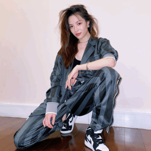 女演员努力起来真可怕,居然要和时尚博主抢饭碗!
