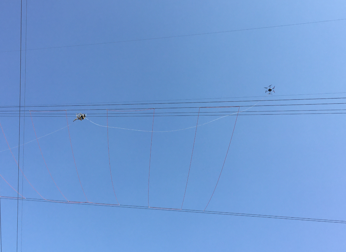 青海主电网首次使用无人机“穿针引线”配合输电项目施工