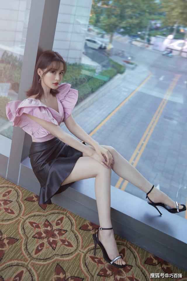 巅峰体重90斤的李沁,如今因为这条裤子变成120,选款太重要了