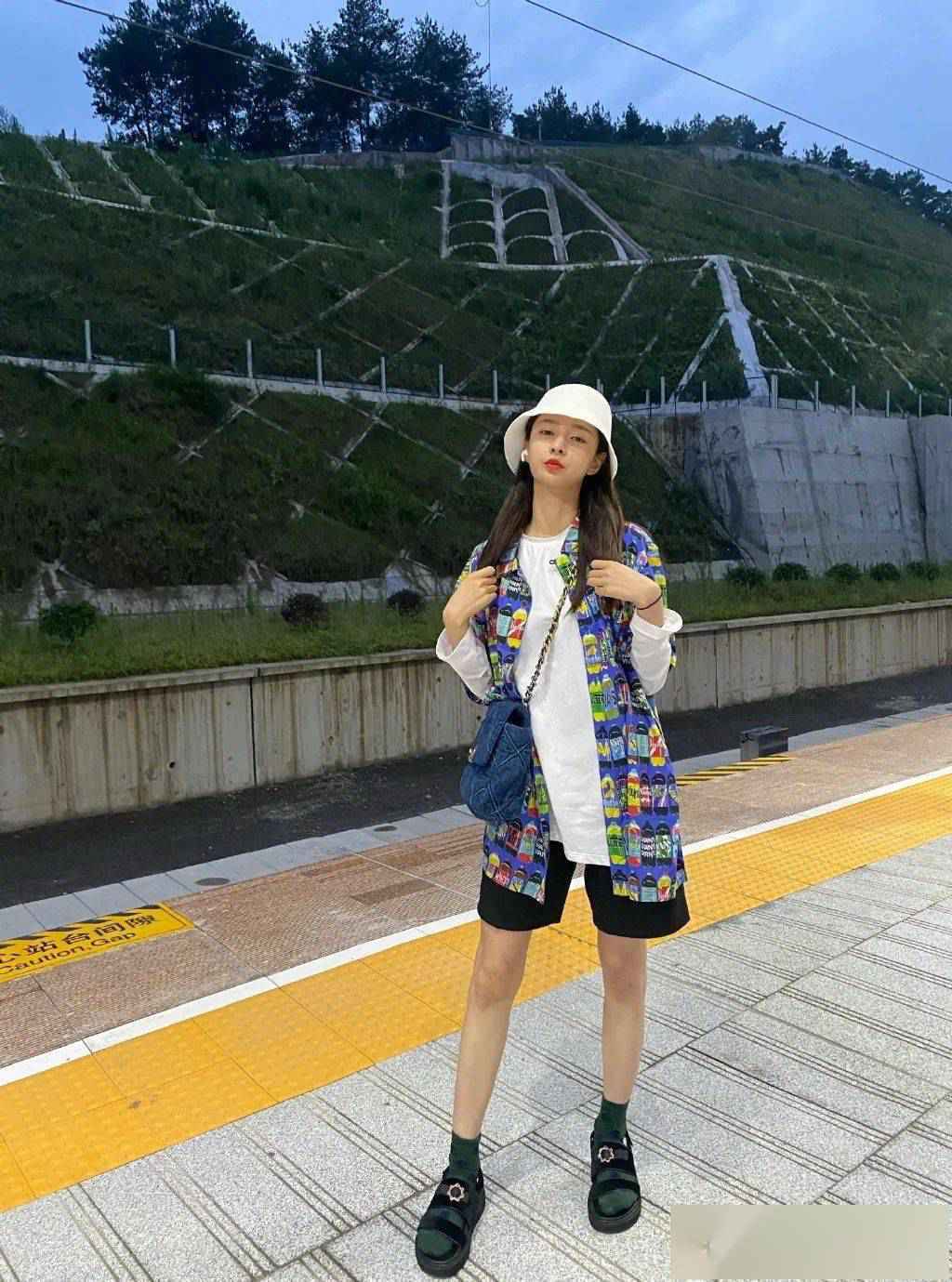 素颜曾黑上热搜 现在却成为了美肤扛把子 沈梦辰到底做了啥?
