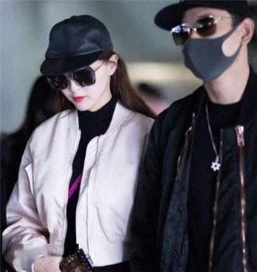 明星挚爱?CHANEL新出耳机收纳袋要七千几...LV/GUCCI/YSL都有!