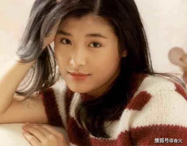 苏慧伦50岁生日进阶“公车女王”,冻龄似30岁,嫁二婚老公当后妈