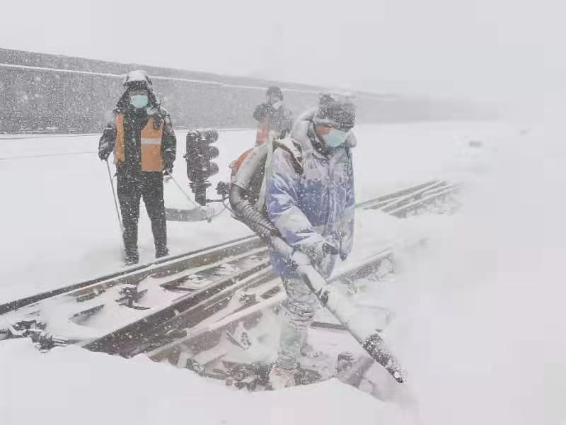 智能监控！万余次出动！哈铁保安全全力迎战大风雪