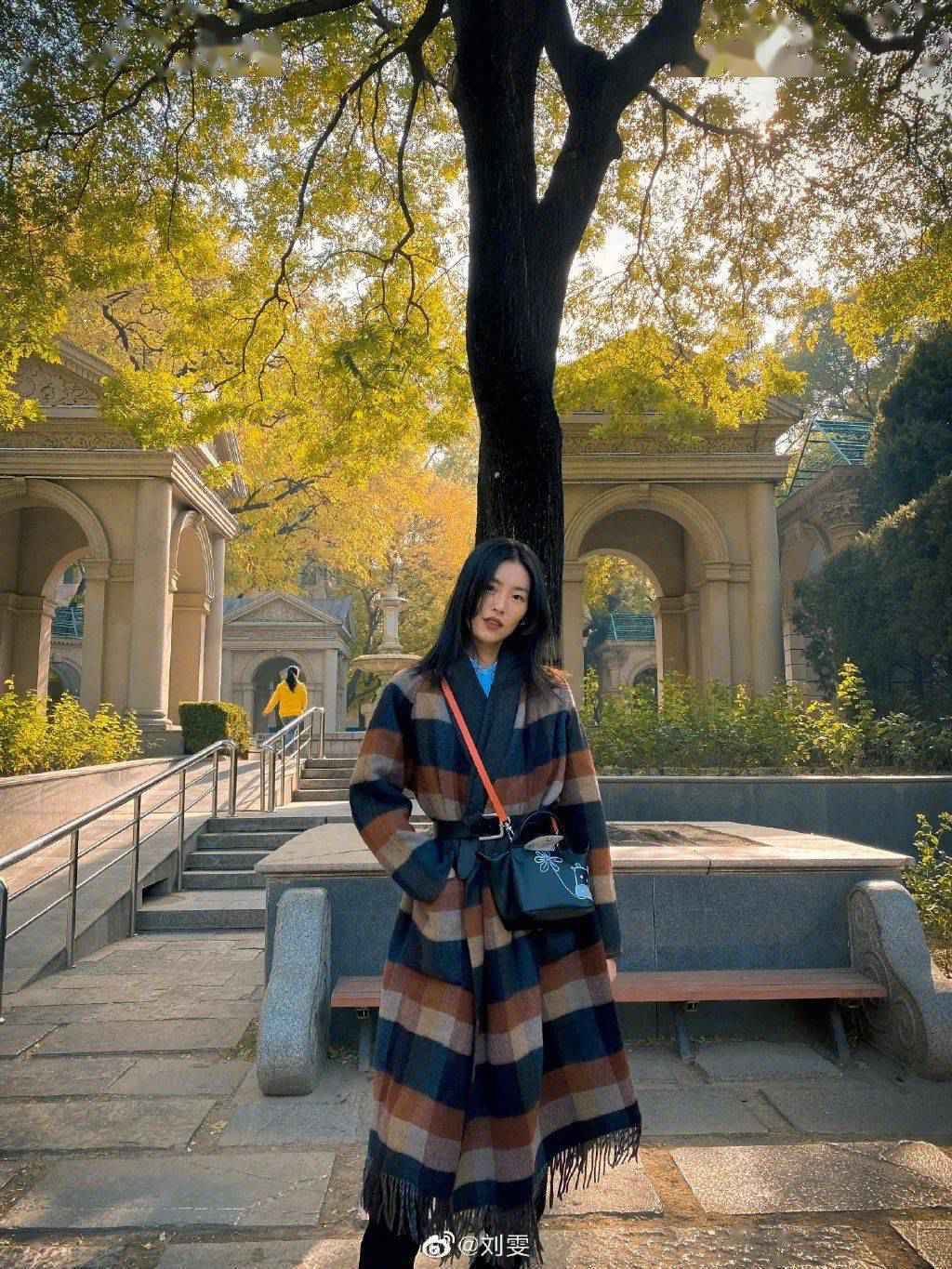 热播剧女象棋天才造型更出圈~这一波复古格纹带起来！