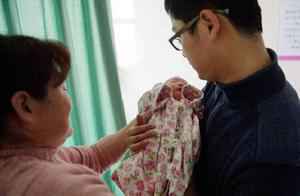 爸爸姓操难给女儿取名,本来想跟妈姓,爷爷随口一取却让众人叫好 爸爸姓操难给女儿取名,本来想跟妈姓,爷爷随口一取却让众人叫好