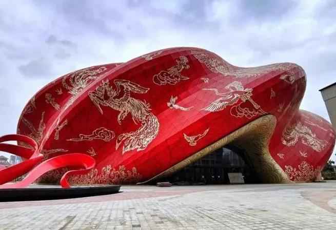 广州又一建筑“丑”出边际笑死了!看完效果图我怒了...