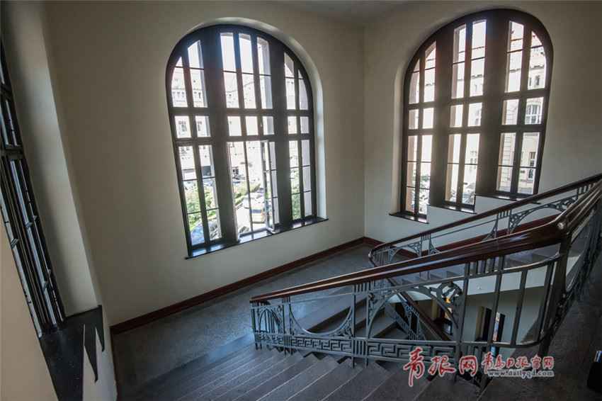 组图:走进百年沧桑的胶澳总督府 这里印刻着时光烙印