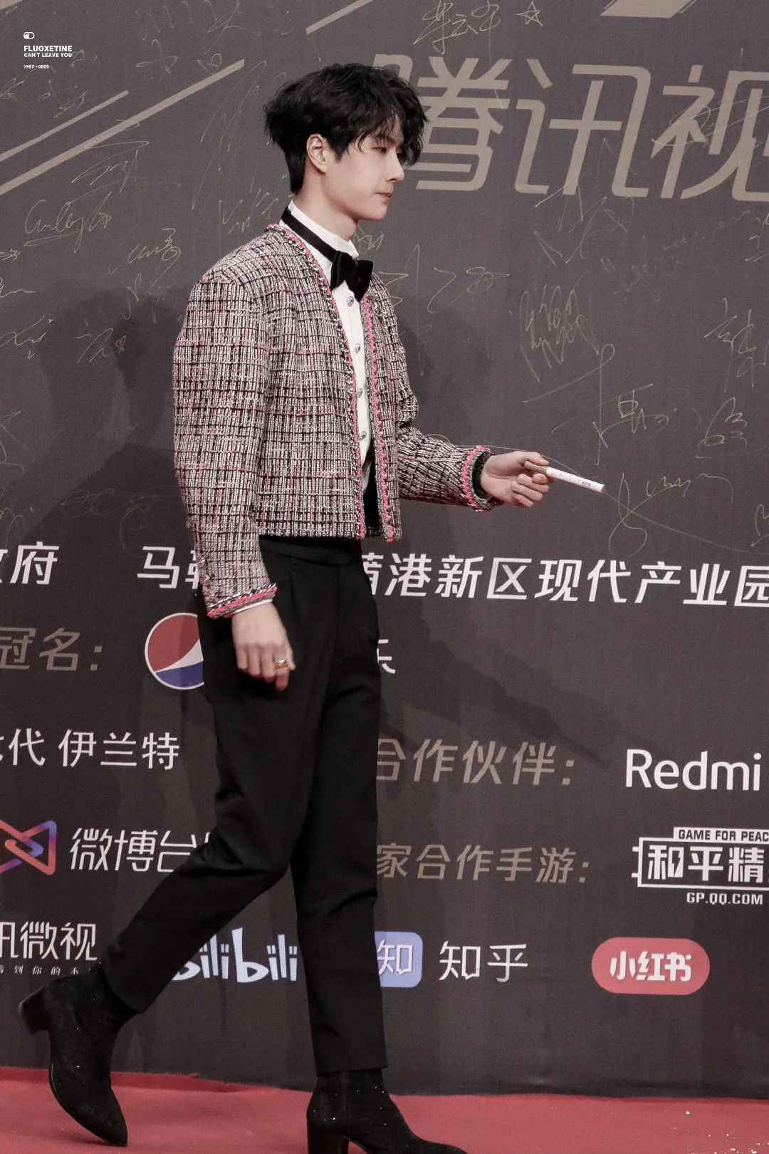 同穿奢牌,王一博只借到女款,陈伟霆却受青睐男款加身,差距立现