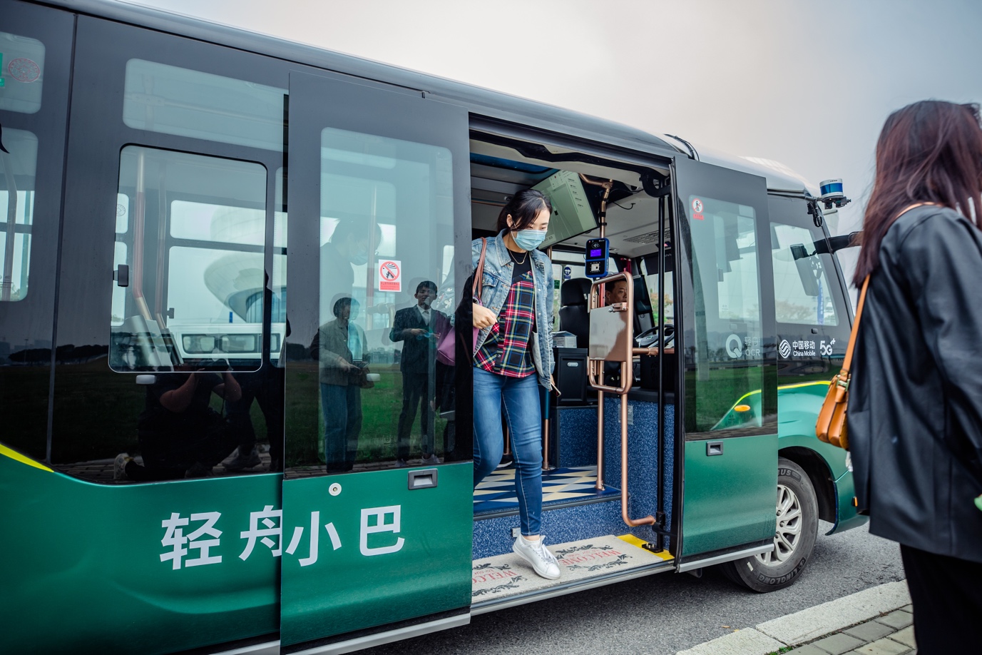 武汉推出常态化运营的5G无人公交