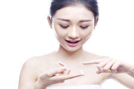 1554352406585126.jpg 女生补水的三大误区,你占了哪一种