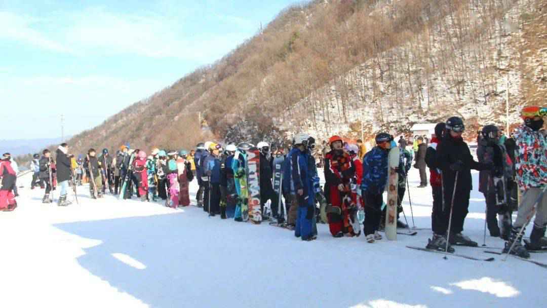 无滑雪不冬天!伏牛山滑雪度假乐园掀起中原滑雪运动热潮!