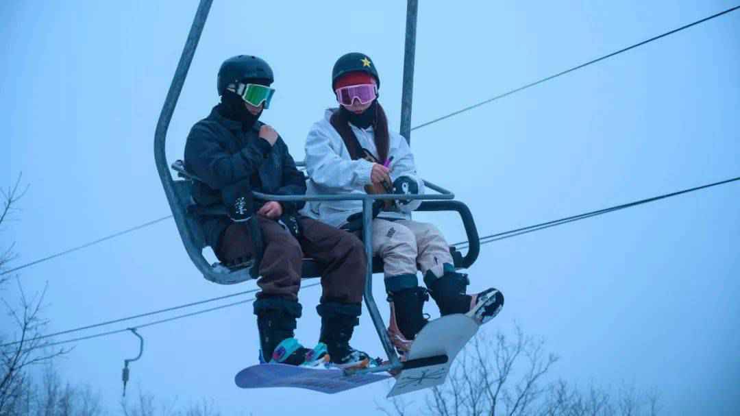 无滑雪不冬天!伏牛山滑雪度假乐园掀起中原滑雪运动热潮!