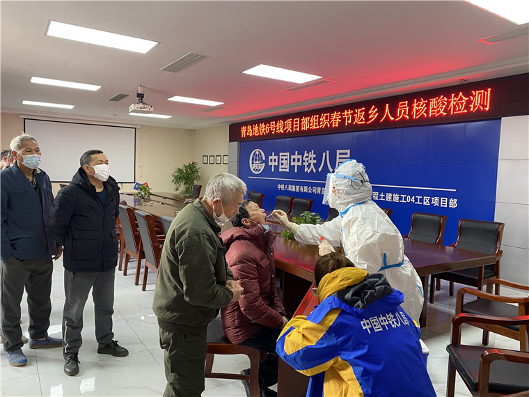 在青岛，他们这样组织返乡农民工核酸检测
