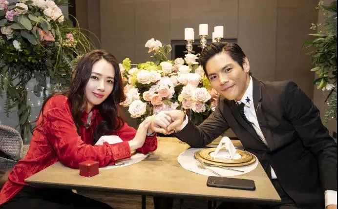 “励志男神”向佐从250斤减到160斤,如今抱得美人归……