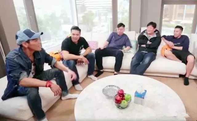 “励志男神”向佐从250斤减到160斤,如今抱得美人归……