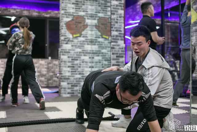 曾是维和部队狙击手的97年小伙,退役后创业成斜杠青年