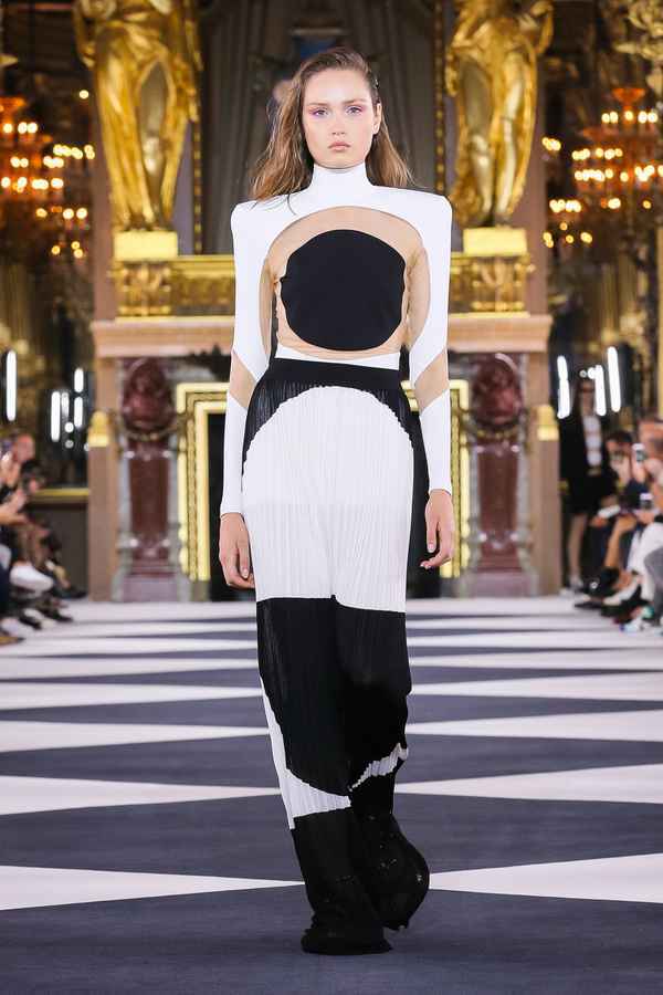 BALMAIN 2020 春夏女装:关于我们这一代