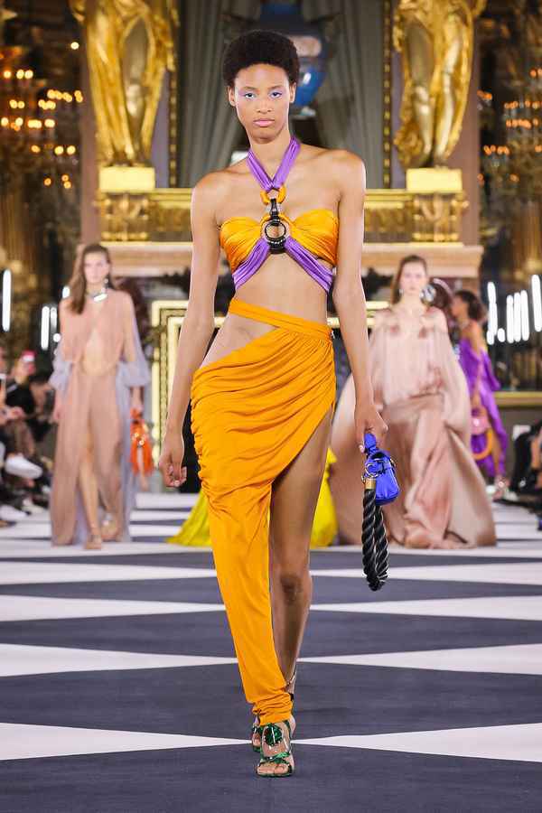 BALMAIN 2020 春夏女装:关于我们这一代