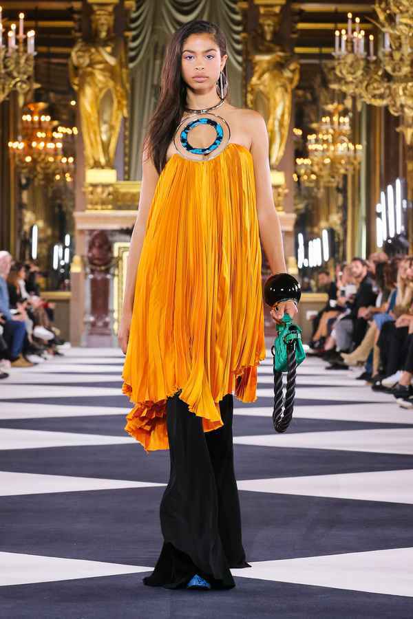 BALMAIN 2020 春夏女装:关于我们这一代