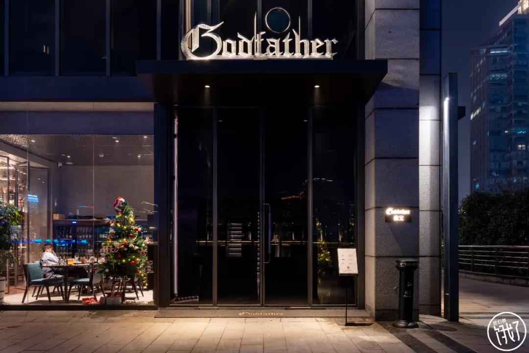 挤满全球神级好店的潮流新地标，飞夜街区昨日正式杭州开街！