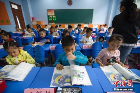教育部：强化学生作业管理 不得要求家长检查批改作业