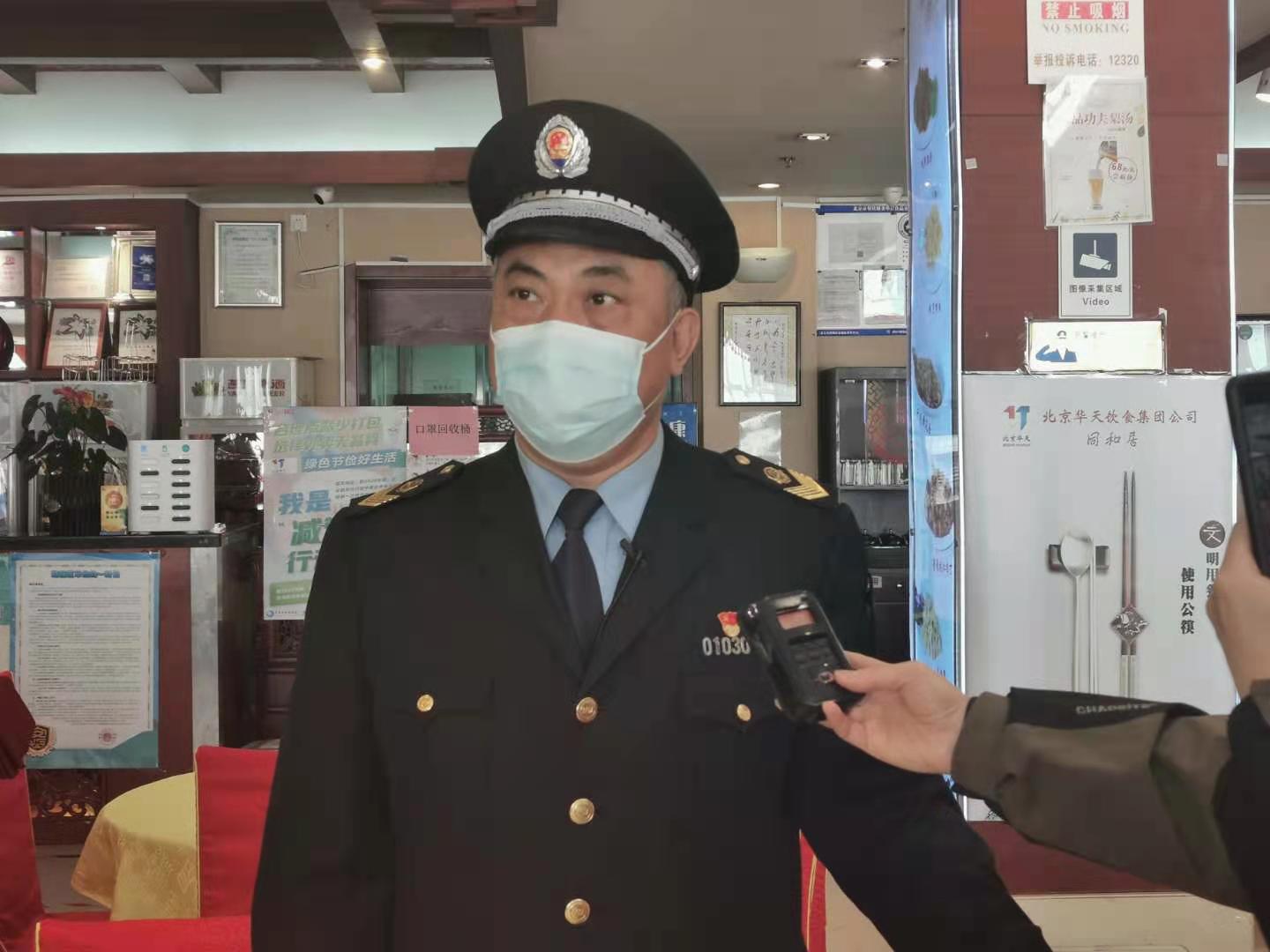 北京西城区发放疫苗接种“应接尽接”标识，营造安全市场消费环境