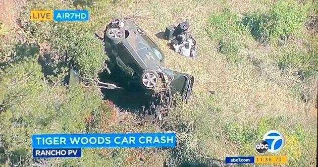 高尔夫球名将泰格伍兹发生车祸 车子严重损毁