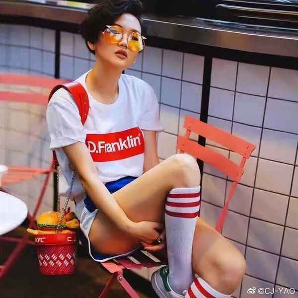 月饼盒包,全家桶包…还有什么奇葩包包敢挑战时尚审美?