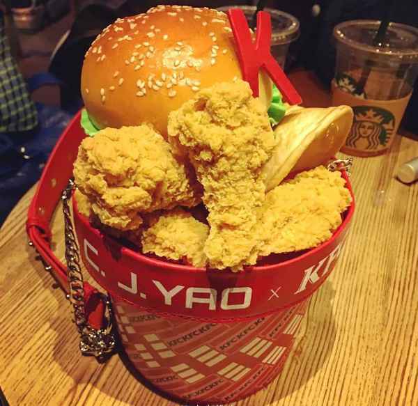 月饼盒包,全家桶包…还有什么奇葩包包敢挑战时尚审美?