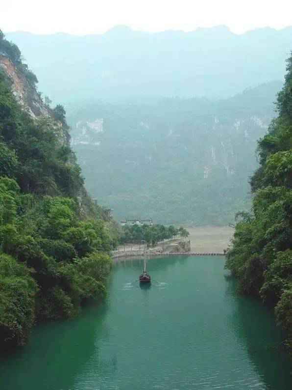 据说这是三峡大坝还没建成时的罕见照片,简直是人间仙境!