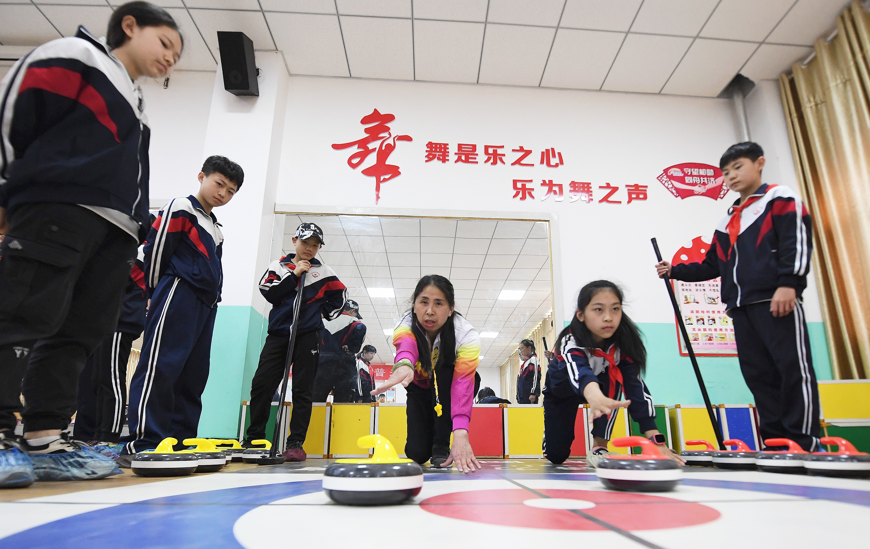 河北定州市大力推进冰雪运动进校园系列活动