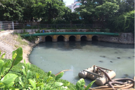 科技人员破解老旧城区复杂地形雨污分流难题