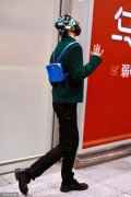 蔡徐坤的MINI背包里能装下什么?当然是我的少女心啦!