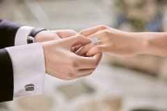 从怦然心动到情定一生,完美婚戒让你情不自禁说Yes