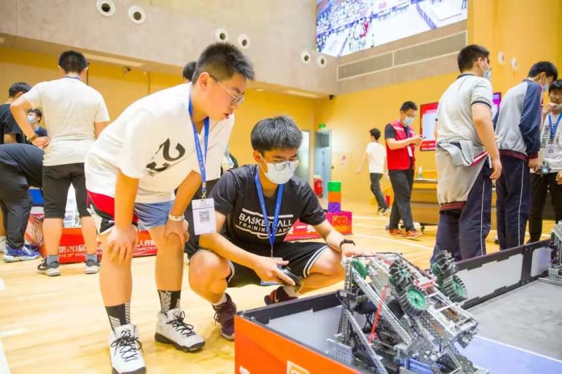 江苏举办青少年机器人竞赛，529支团队上演“人机大战”