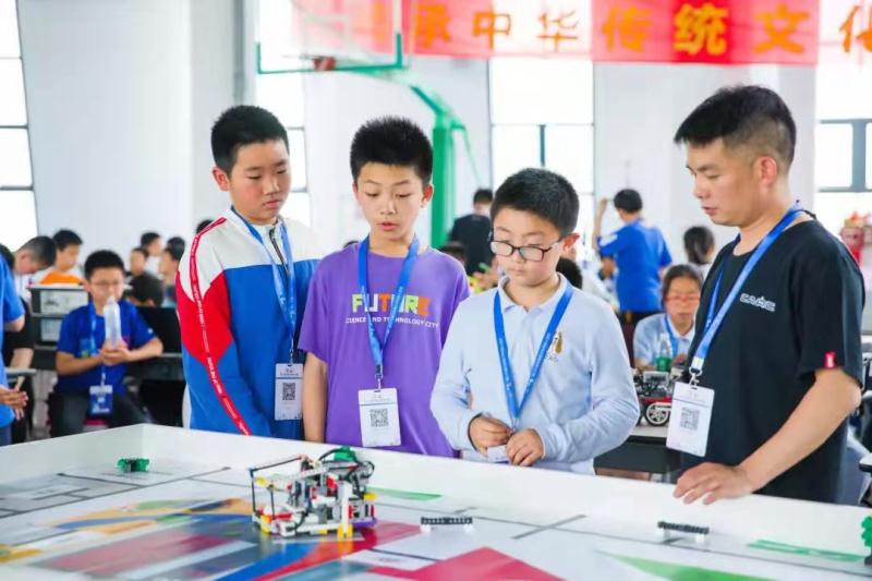 江苏举办青少年机器人竞赛，529支团队上演“人机大战”