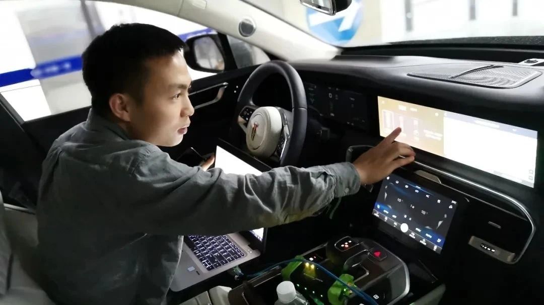中国一汽发布L4级代客泊车系统全功能软件