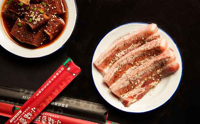 小猪查理为什么做川式烤肉,听听合作人怎么说 小猪查理为什么做川式烤肉,听听合作人怎么说