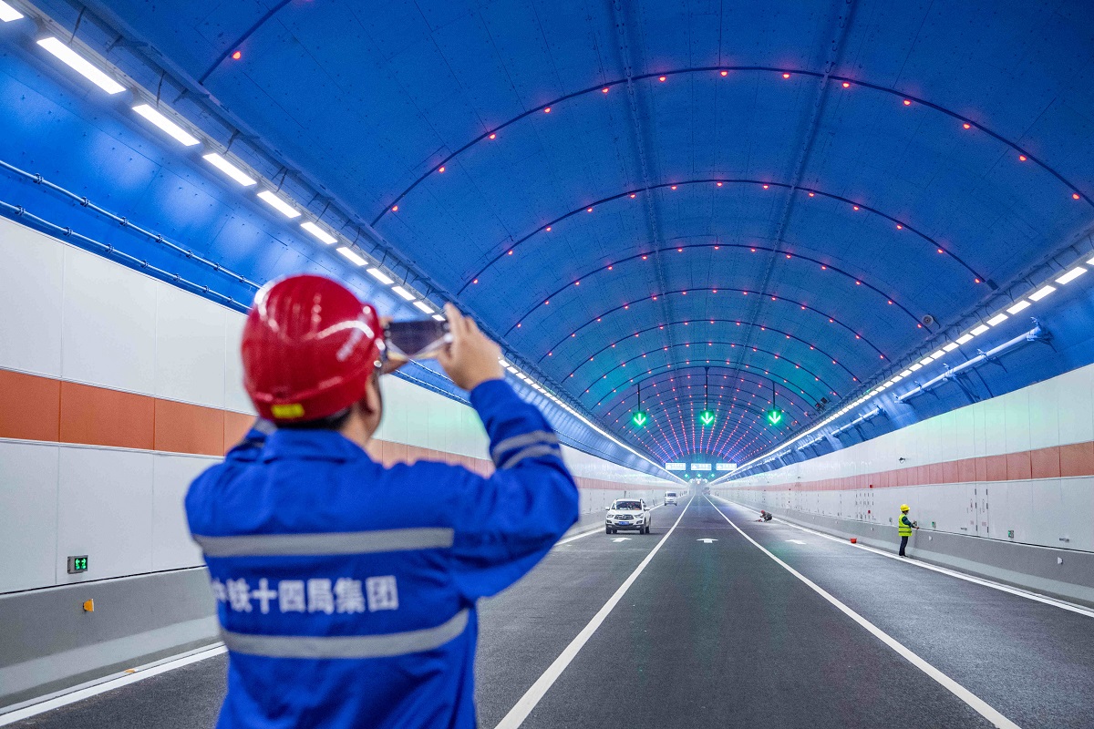  打破多项世界纪录，“万里黄河第一隧”通车