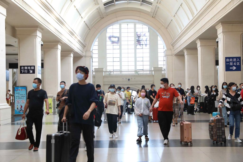  十一黄金周，武铁共加开客车353列 发送旅客449万人次
