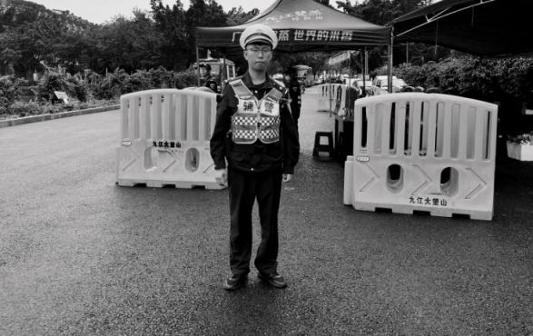 痛心！佛山一辅警执勤时被撞不幸离世，年仅25岁