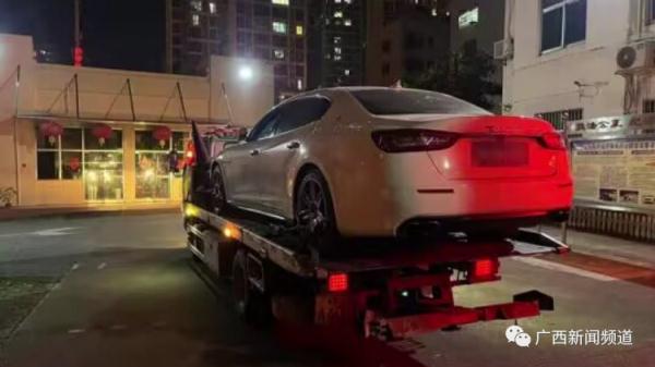 “我马上撞死你！”桂林一男子无证驾驶被查，竟冲卡扬言要“撞死民警”