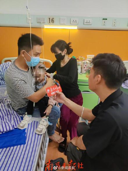 坠楼4岁女童苏醒后已开始康复训练