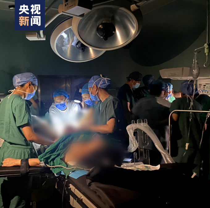 双胞胎暴雨中降生被起名定海神针 网友：作文题素材有了