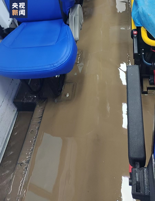双胞胎暴雨中降生被起名定海神针 网友：作文题素材有了