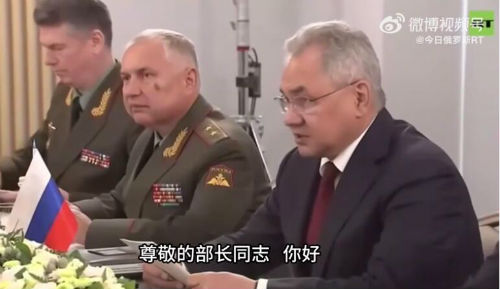 绍伊古用中文对李尚福说你好 致以亲切问候